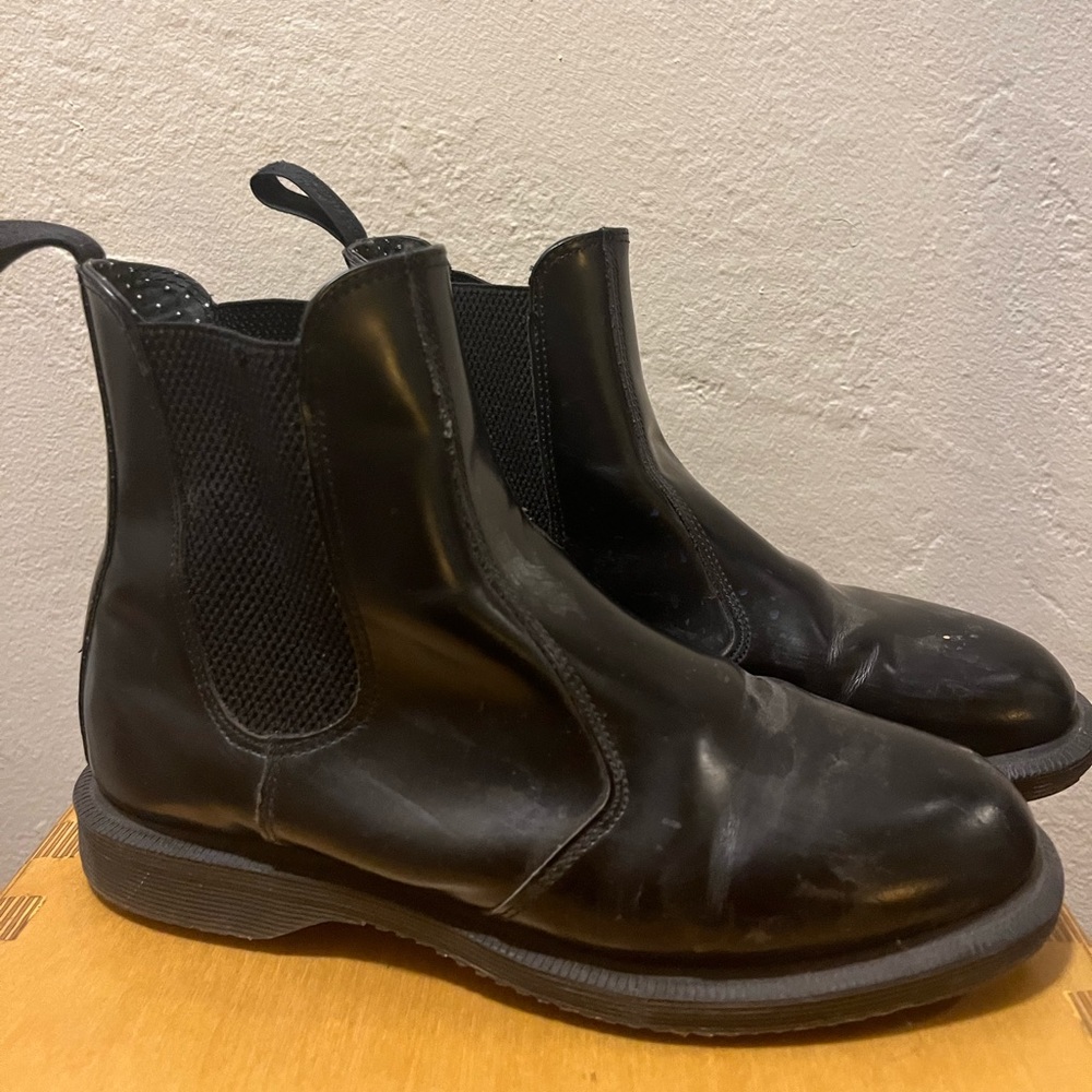 ‘Flora’ Dr. Marten Chelsea Boot